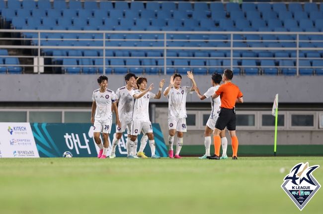 ‘Peter-Yang Ji-hoon back-to-back goals’ leads Chungbuk Cheongju to 2-0 win over Ansan in rain-delayed match…
